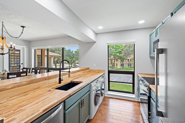 Building Photo - 130 Brackenwood Rd