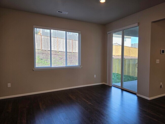 Building Photo - 4 Bedroom Home in Soundview Estates!