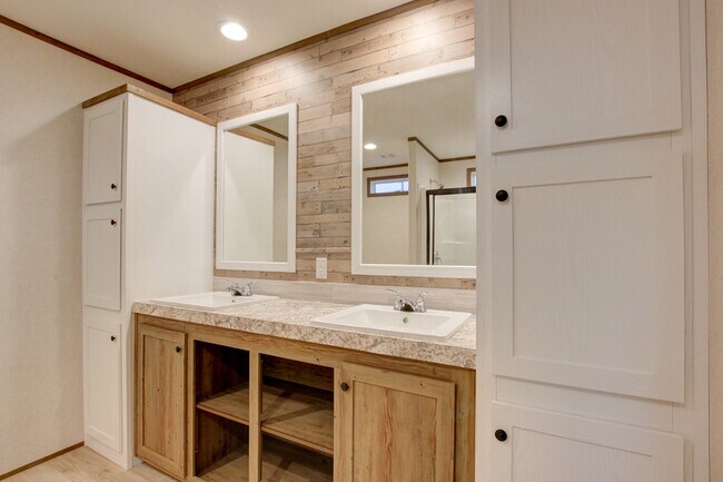 Building Photo - 295 Seays Rd