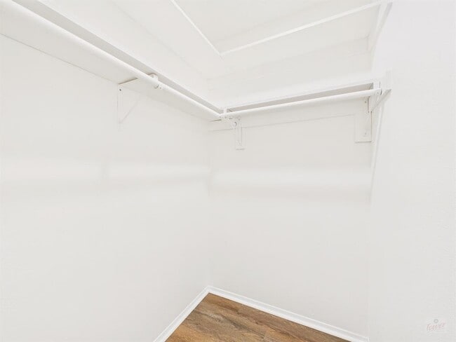 Building Photo - 1305 Hollow Creek Dr