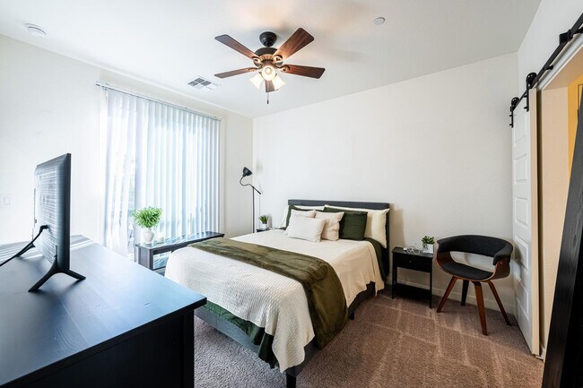 Building Photo - 2750 S Voyager Dr