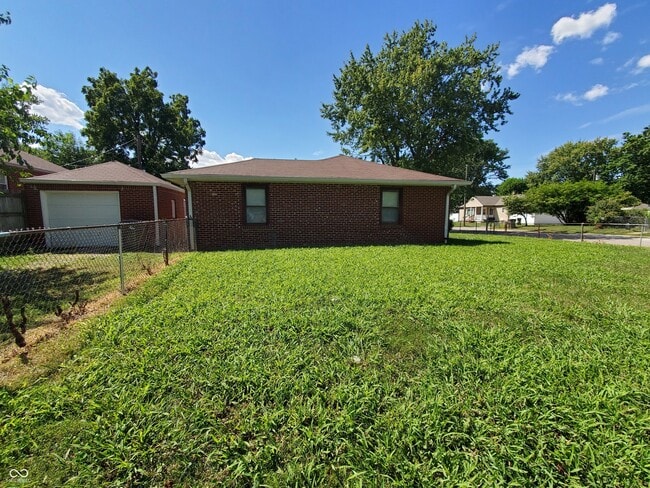 Building Photo - 6019 Oak Ave
