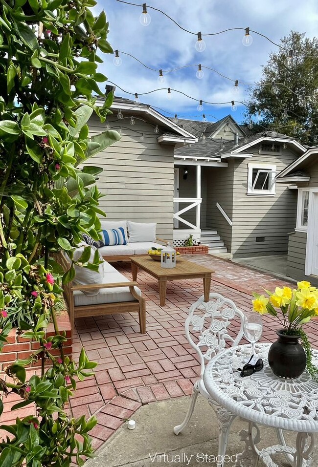 Building Photo - Quintessential Ventura 1 bed rear unit with LARGE, PRIVATE, BEAUTIFUL OUTDOOR LIVING AREA