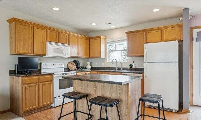 Building Photo - 6806 S 182nd Ct