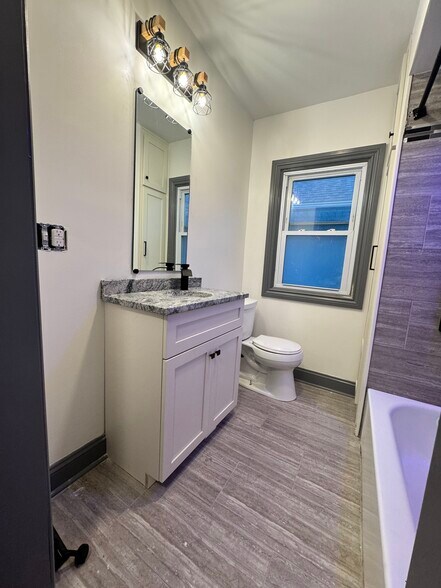 Building Photo - 106 Roanoke Pky