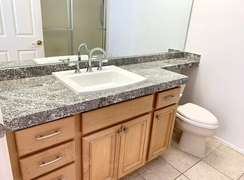 Guest bath - 38575 Orangecrest Rd