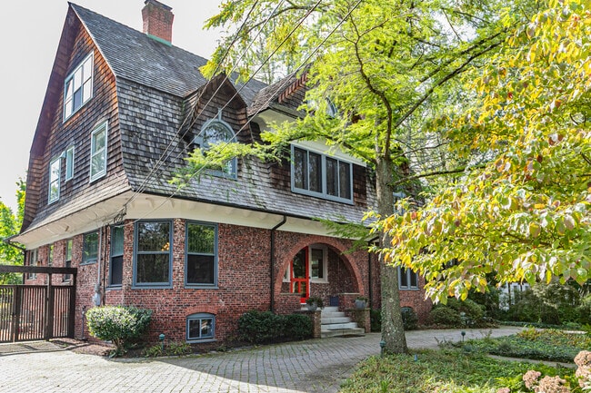 Building Photo - 54 Hodge Rd