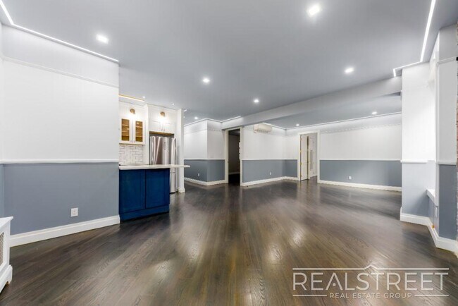 Building Photo - 4 bed | 3 Full Bath In Prime Brooklyn Heights