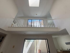 Building Photo - 27 Tulip Ln