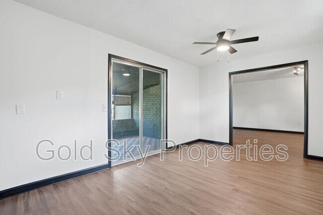 Building Photo - 703 Pineview Ct
