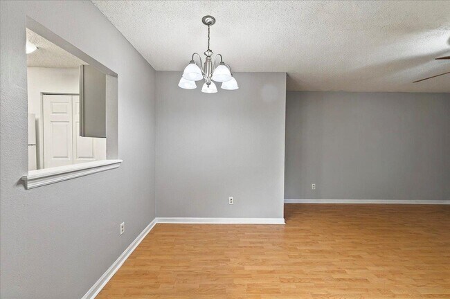 Building Photo - 3001 Oak Park Ct