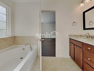 Building Photo - 137 Blackwater Way