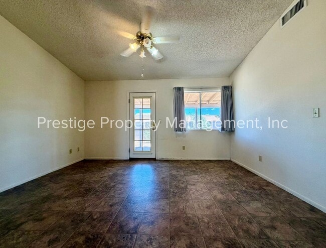 Building Photo - ***RENT SPECIAL*** 3/2 Beautiful Rita Ranch Home With Open Design!!!