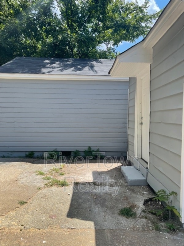 Building Photo - 822 Kippley St