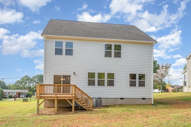 Building Photo - Beautiful 4BR 2.5BA Home w/ Full Appliance Kitchen • Garage Parking •