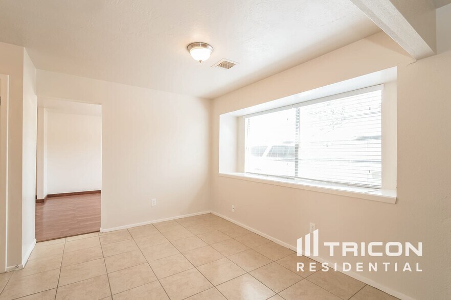 Building Photo - 16923 Summer Dawn Pl