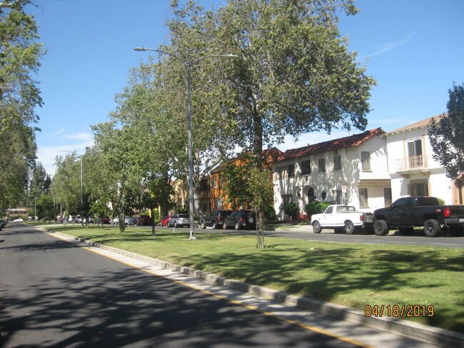 Building Photo - 4251 Degnan Blvd