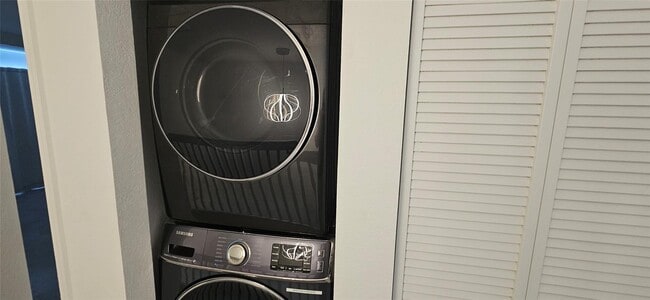 Building Photo - 5010 SW 37th St