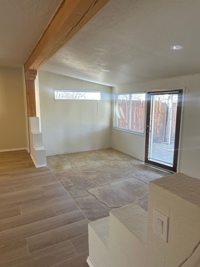 Building Photo - 2340 Avenida de las Campanas