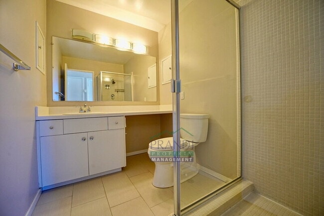 Building Photo - 5105 Shelter Bay Ave