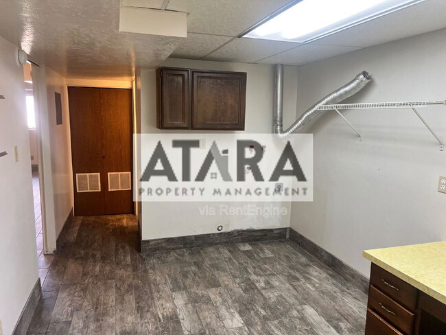 Building Photo - 270 Country Club Dr