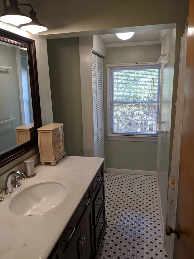 Building Photo - 117 Monte Vista Ave