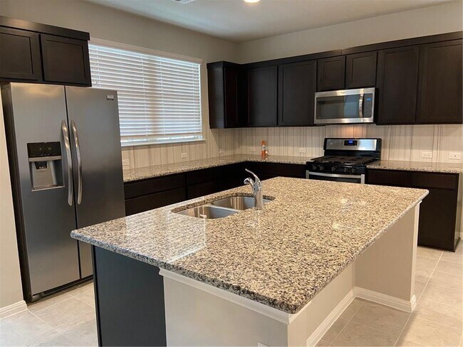 Building Photo - 428 S Brook Dr