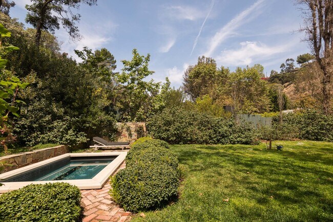 Building Photo - 919 RIVAS CANYON Rd