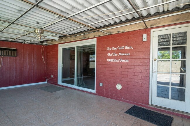 Building Photo - 3236 S Kenwood Ln