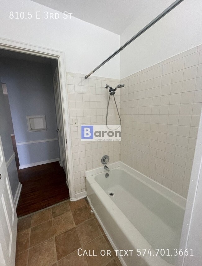 Building Photo - 810.5 E 3rd St