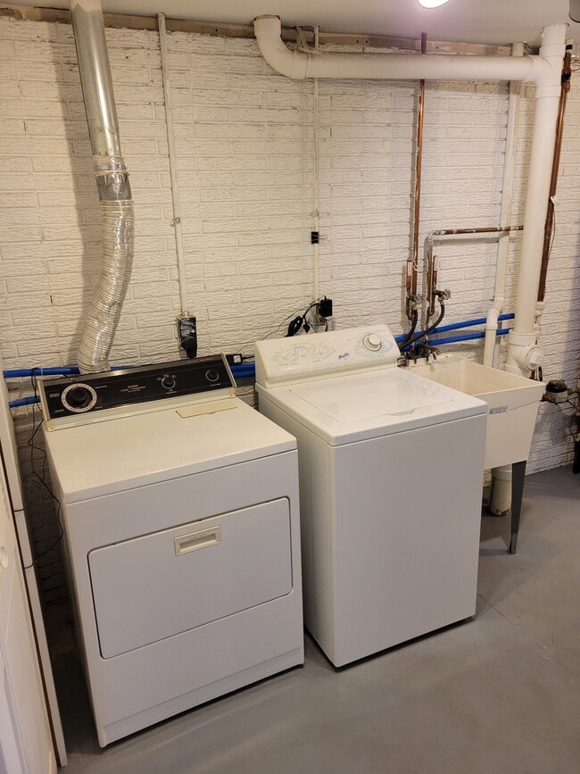 Laundry room - 153 Jennifer Ln