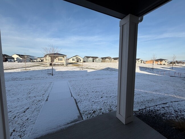 Building Photo - Brand New Post Falls Home!!