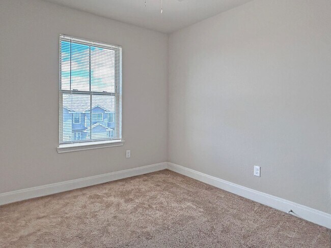 Building Photo - Charming Townhome Near I-35 & Randolph AFB