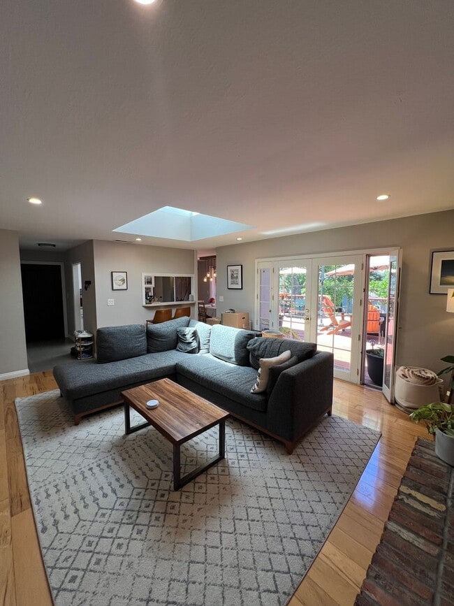 Building Photo - Beautiful 3 Bedroom Home in Scotts Valley — Spacious Yard & Ideal Location!