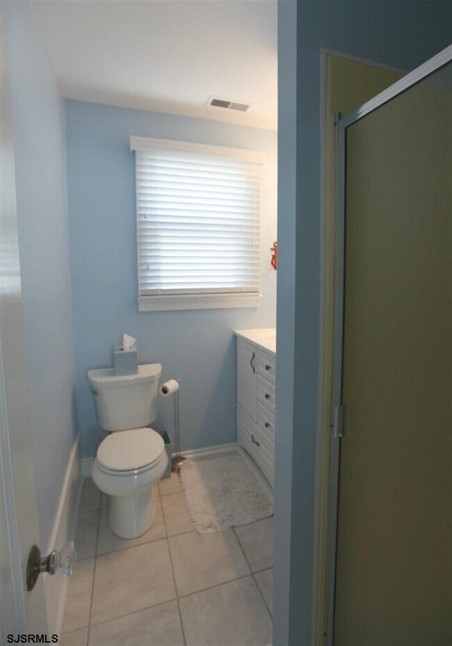 Building Photo - 104 N 35th Ave