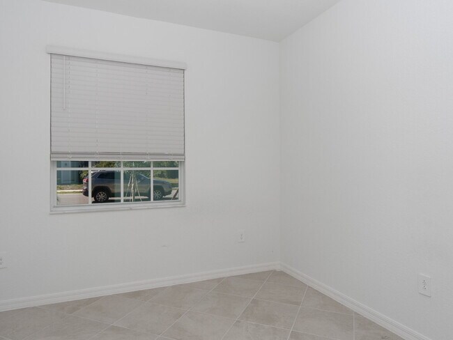 Building Photo - 11470 Burgundy Dr