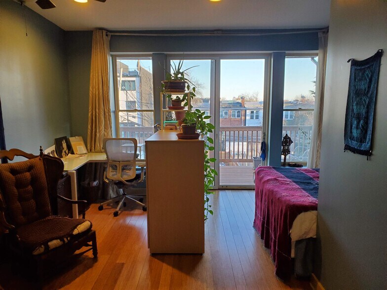 master bedroom - 714 Kenyon St NW