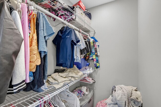 Building Photo - 1570 NE 30th Pl