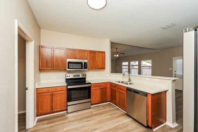 Building Photo - 1203 Hampton Dr