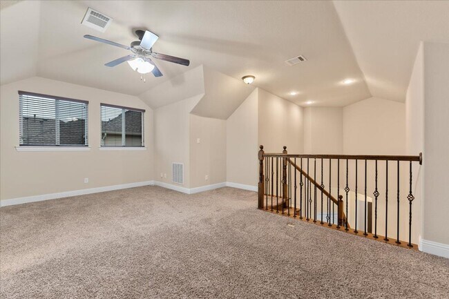Building Photo - Ready for Immediate Move-In!  4 Bed 3 Bath Renovated 2605 SQFT House in Reserves at Westridge