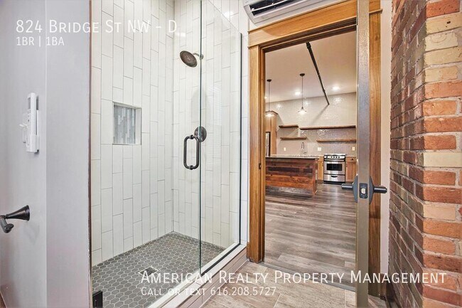 Building Photo - 824 Bridge St NW