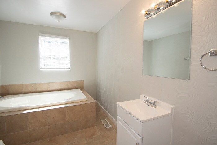 Building Photo - 2504 Banner Hill Rd