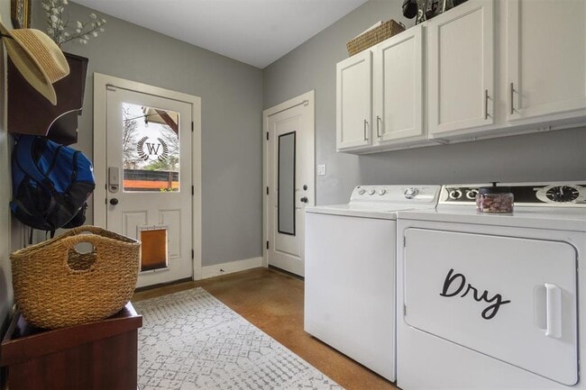 Building Photo - 1400 Cuernavaca Dr N