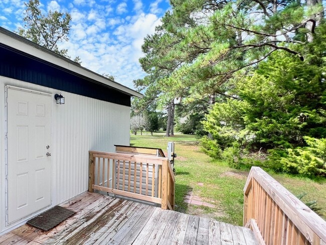 Building Photo - 3 BR 2 BA Near Surf City