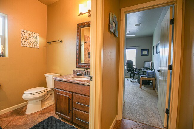 Building Photo - Beautiful 4 Bed 2 Bath - Dogs Allowed!