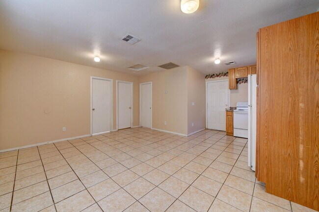 Building Photo - 102 Adams St