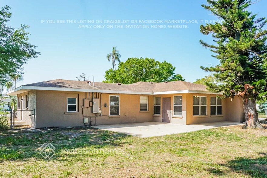 Building Photo - 3308 17th Ave W