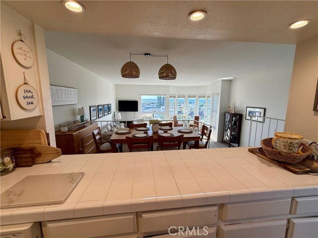 Building Photo - 25101 La Cresta Dr