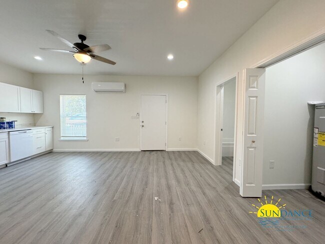 Building Photo - Charming & Centrally Located Duplex 2BR in Fort Walton Beach!