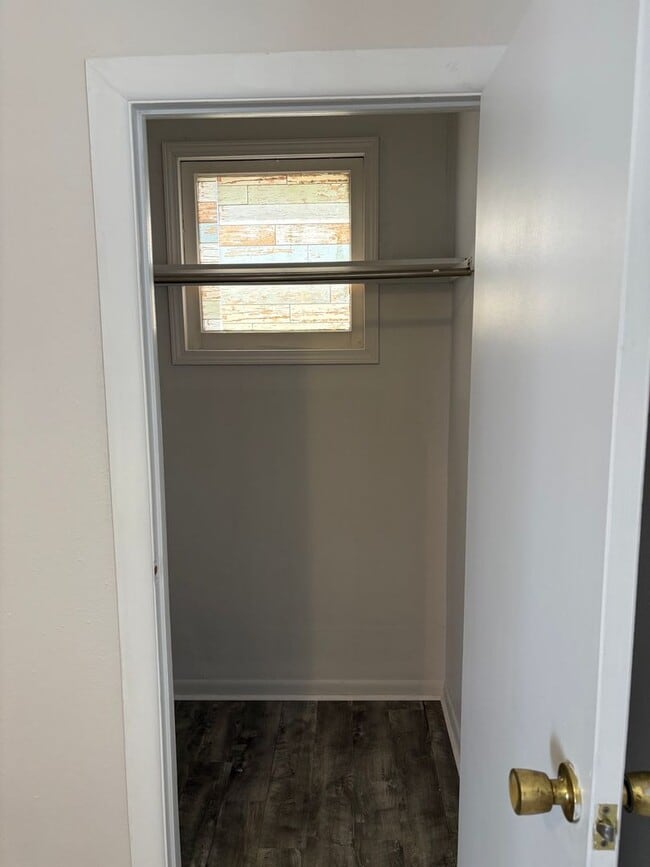 Building Photo - Spacious 2 Bedroom 1 Bath Home Across from UNC